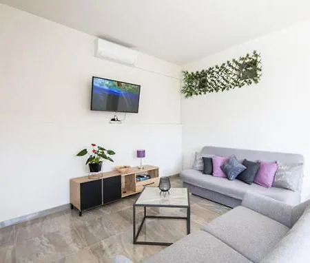 Marina With Heated Swimming Pool Apartment Dugopolje