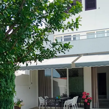 Marina With Heated Swimming Pool Apartment Dugopolje
