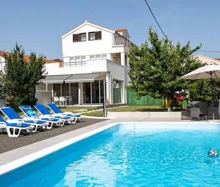 Marina With Heated Swimming Pool *