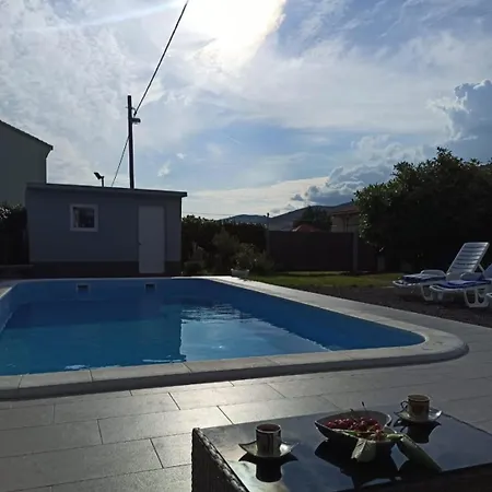 Apartment Marina With Heated Swimming Pool Dugopolje